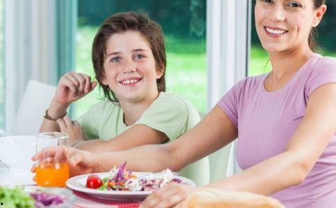 一个幸福的吃瓜群众英文,Happiness Grows with the Buzz of Gossip: A Joyful Spectator's Tale